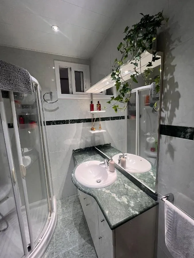 לינה וארוחת בוקר Room Familiar Sants ברצלונה ספרד
